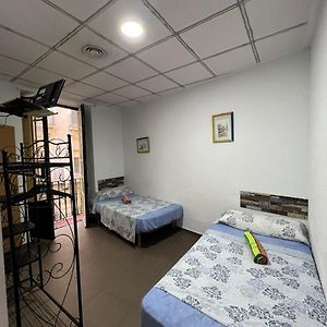 Habitación Estándar con 2 Camas Individuales